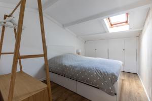 a bedroom with a bunk bed and a ladder at Escapade au Cap Ferret -Réf 24 in Lège-Cap-Ferret +5 photos