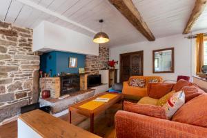 a living room with a couch and a fireplace at Ville Moizo in Sérent