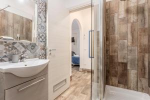 a bathroom with a sink and a shower at Casavacanzefranca - 12 in Terrasini
