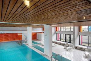 a pool in a building with a wooden ceiling at Ostseeperle mit Schwimmbad in Dahme