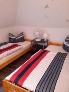 two beds in a room with two side tables at Ferienwohnung Annett in Böhlen