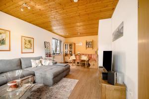 a living room with a couch and a tv at Casa Mia in Bad Dürkheim