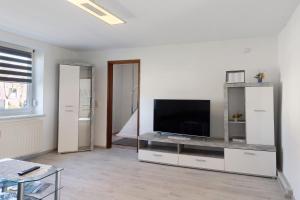 a living room with a flat screen tv at Ferienhaus in Zernitz
