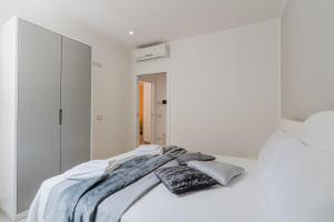 a white bedroom with a bed with towels on it at Casa Vacanza Susanna in Otranto