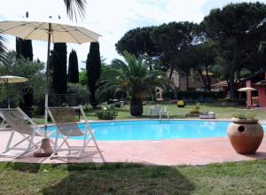 two chairs and an umbrella next to a pool at Agriturismo Debbione Maro' in Suvereto +22 photos
