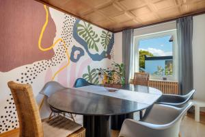 a dining room with a table and chairs at Casa Noho in Nonnenhorn