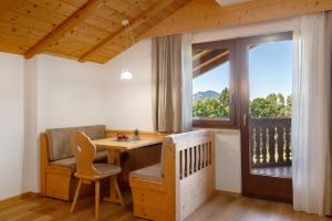 a room with a table and a chair and a window at Aldeinerhof in Aldino