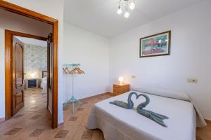 a bedroom with a bed with a heart decoration on it at La Tierra in Níjar