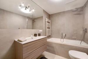 a bathroom with a sink and a tub and a toilet at Apartement Panoramaresidence in Avelengo +14 photos