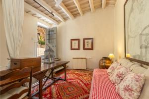 a living room with a table and a couch at Casa rural siglo xviii in Pals
