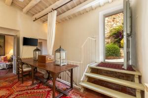a home office with a desk and a window at Casa rural siglo xviii in Pals