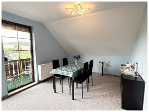 a dining room with a table and chairs and a window at Haus schöne Aussicht bei Chemnitz in Chemnitz +6 photos