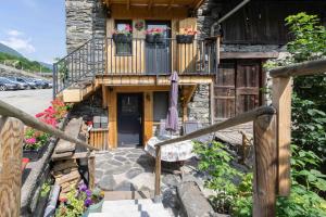 a building with a balcony and flower boxes on it at Charmant appartement 3 etoiles in Courchevel