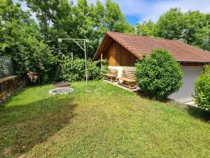 a house with a yard with a bench and a fence at Hegauliebe in Tengen