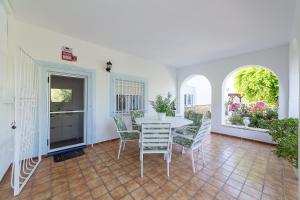 a dining room with a table and chairs at Cortijo Indalo in Pechina