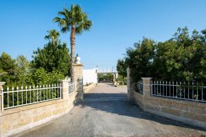 a gate to a house with a palm tree at Villa Grazia in Gallipoli
