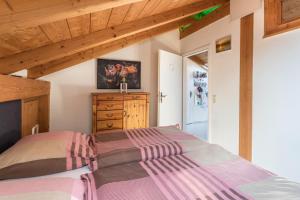 a bedroom with a bed and a wooden ceiling at Ferienwohnung Parzinger in Chieming