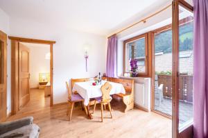 a dining room with a table and chairs at Sonnenparadies Apartement 2 in Saltusio