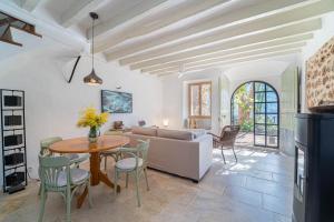 a living room with a table and a couch at Se Taulera in Fornalutx