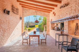 an outdoor patio with a table and chairs at Es Rafal in Santa Margalida