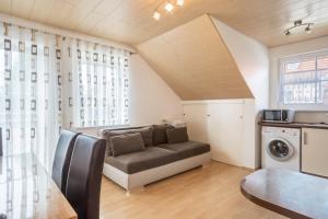 a living room with a couch and a table at Ferienwohnung Welte in Meckenbeuren