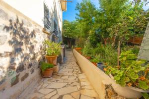 an alley with potted plants on the side of a building at Villa Sauvageonne in Saint-Raphaël