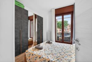 a bedroom with a bed and a window at Casa Sandrina in Caprino Veronese