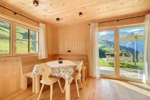 a dining room with a table and chairs and a window at Gögelehof in San Martino