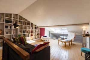 a living room with a couch and a chair at Cocon Familial - Gîte De Charme in Die