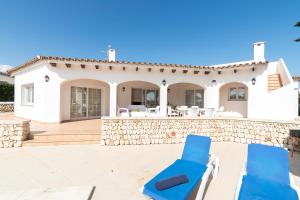 a villa with a view of the patio and the house at Villa Arena Blanca in Sant Lluis