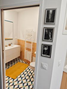 a bathroom with a toilet and a sink at La Maison de violette meublé classé 3 étoiles in Montdidier