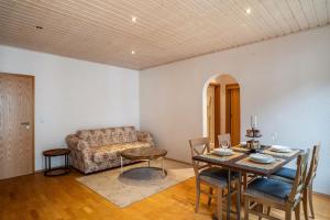 a living room with a table and a couch at Luise in Bad Bergzabern