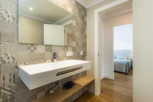 a bathroom with a sink and a mirror at Apartament Massanet 2a in Canyamel +18 photos