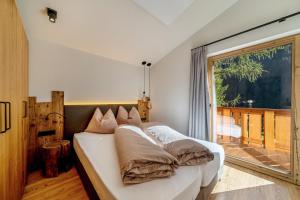 a bedroom with a bed and a large window at Grogg 608 Apt I I in Martello