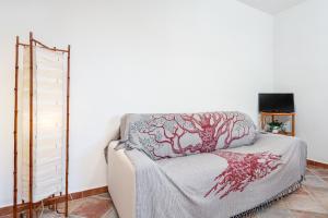 a bedroom with a tree pillow on a bed at Holiday house li Piri in San Teodoro