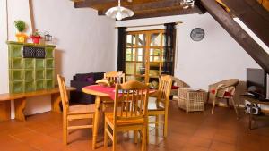 a dining room with a table and chairs at Ferienhof Hohe in Hiltpoltstein