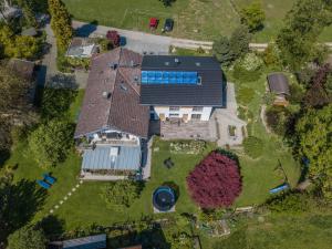 an overhead view of a house with a yard at Ferienwohnung Linde in Taching am See