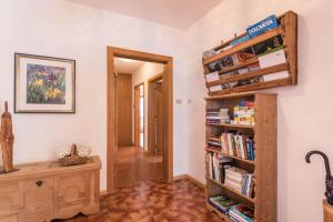 a hallway with a book shelf filled with books at Ferienwohnung 2 Vikoler in Vols am Schlern
