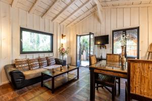 a living room with a couch and a table at Chalet Savannaketh in Lacanau
