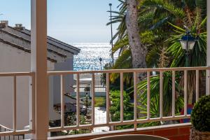 a balcony with a view of the ocean at Casa Pepe junto al mar in Benajarafe