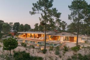 a house in the desert with a swimming pool at M Villa Comporta Retreat in Carvalhal