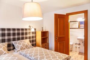 a small bedroom with a bed and a lamp at Ferienwohnung Zugspitzblick in Farchant