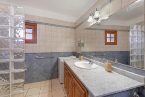 a bathroom with a sink and a shower at El Almendro in Tesbabo +21 photos