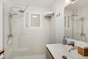 a white bathroom with a sink and a shower at Salitre Suites Tamara in Tacoronte