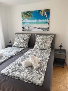 a bedroom with a bed with two towels on it at Casa Laguna in Oberteuringen