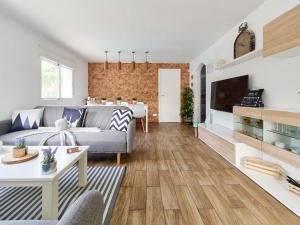 a living room with a couch and a table at Naizan in L'Ametlla de Mar