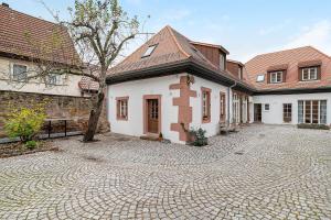 a brick driveway in front of a house at Historische Werkstatt in Gernsbach