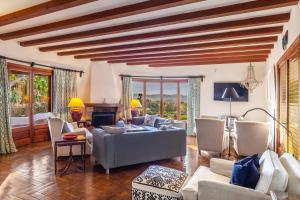 a living room with a couch and a fireplace at Bon Viure in Marratxí 