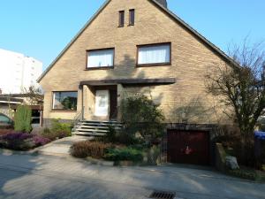 a large brick house with a garage at Angelas Ferienwohnung in Cuxhaven