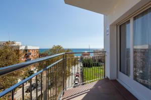 a balcony with a view of the ocean at Moli Apartment Beach in Canet de Mar